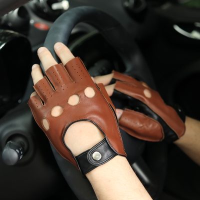 Half fingerless brown driving gloves (4)