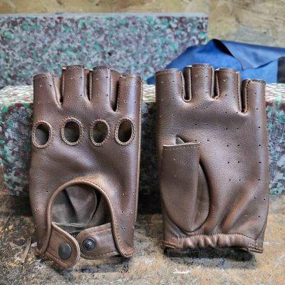 Vintage style leather driving gloves (1)